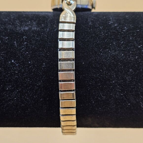 Helbros 21 Jewel Gold Tone Vtg Ladies Watch On 1/30 10k RGP Stretch Band Runs main image 8